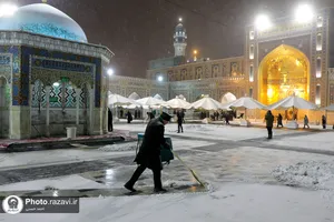 آماده&zwnj;باش خادمان حرم مطهر رضوی همزمان با برودت هوا در مشهد