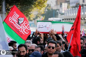 تشییع پیکر 2 شهید حادثه بلوار وکیل&zwnj;آباد مشهد در حرم مطهر رضوی