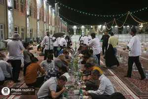 پذیرای از زوار بارگاه منور رضوی در صحن امام حسن مجتبی(علیه&zwnj;السلام)