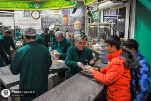 پذیرایی از زائران بارگاه منور رضوی در چایخانه حرم مطهر