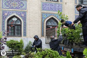 ورود کاروان گل&zwnj;های اهدایی به حرم مطهر رضوی