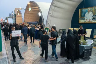آشناسازی زائران پیاده با رهبر قرآنی در نمایشگاه «روایت امین»
