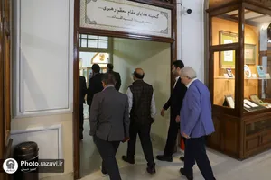 تشرف جمعی از مهمانان همایش بین&zwnj;المللی کتابخانه&zwnj;های عمومی کشور به حرم مطهر رضوی