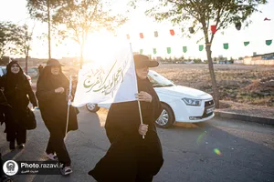 زائرین پیاده حضرت رضا علیه&zwnj;السلام در مسیر ملک&zwnj;آباد