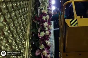 گل&zwnj;آرایی ویژه صحن و سرای رضوی به مناسب ایام دهه کرامت
