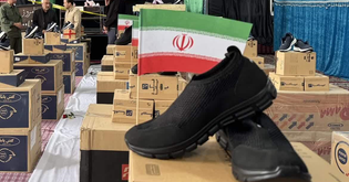 قدم‌های خیر خادمیاران به ارزوئیه رسید/ اهدا ۵۳۰ جفت کفش به نیازمندان