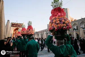 آیین تعویض پرچم حرم امام رضا علیه&zwnj;السلام در آستانه ماه ربیع&zwnj;الاول
