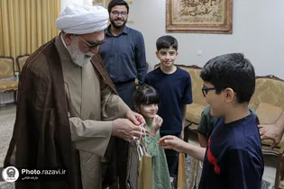 رہبر کے گھرانے سے متعلق شہداء سے آستان قدس رضوی کے متولی کی ملاقات