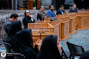 جلسه دفاع از پایان&zwnj;نامه در حرم مطهر رضوی