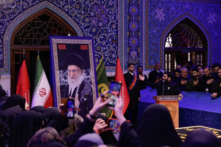 مرثیه سرایی و حماسه خوانی در جوار مزار رهبر شهید انقلاب