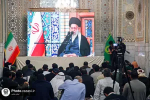 ترجمه همزمان سخنرانی رهبر معظم انقلاب در حرم مطهر رضوی