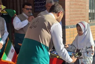 نوای روح‌بخش زنگ مهر رضوی در چهار مدرسه استان مرکزی نواخته شد/گزارش تصویری