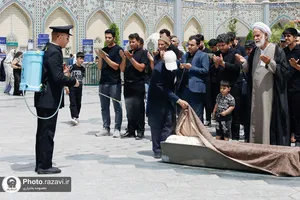 گلاب افشانی در حرم مطهر رضوی