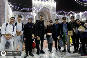 وداع پسران نوجوان معتکف رمضانیه در حرم مطهر رضوی