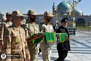 اهدا پرچم متبرک حرم امام حسین(علیه&zwnj;السلام) به حرم مطهر رضوی