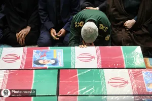 اقامه نماز رهبر انقلاب بر پیکر رئیس&zwnj;جمهور شهید و همراهان گرامی ایشان