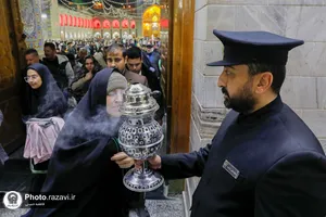 خدمت&zwnj;رسانی به زائران بارگاه منور رضوی در شبهای قدر