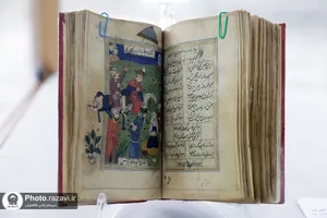 رونمایی از نسخه خطی 500 ساله دیوان حافظ شیرازی در حرم مطهر رضوی