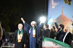 حضور  کاروان زیر سایه خورشید در تجمع بزرگ شبانه مردم ملایر/گزارش تصویری