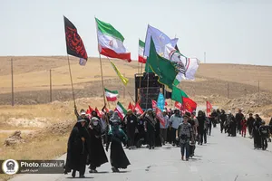 زائرین پیاده حضرت رضا علیه&zwnj;السلام در مسیر ملک&zwnj;آباد