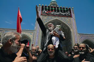 عزاداری روز عاشورای حسینی در حرم مطهر رضوی