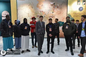 بازدید شرکت کنندگان چهل و یکمین دوره مسابقات بین المللی قرآن کریم از نمایشگاه رواق خدمت