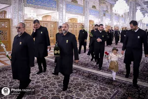 غبارروبی مزار شهدای مدفون در حرم مطهر رضوی