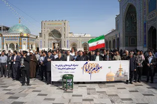 تشرف جمعی از کادر درمان به حرم مطهر رضوی