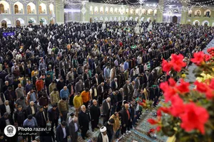 اقامه نماز صبح قبل از شروع سال نو در حرم مطهر رضوی