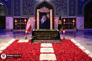  حضور مردم عزادار بر مزار مطهر رهبر شهید انقلاب اسلامی-3 