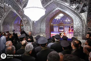 بدرقه خادمین اربعین حسینی در حرم مطهر رضوی

