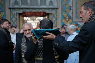 بدرقه خادمین اربعین حسینی در حرم مطهر رضوی