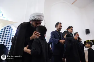 عزاداری نوجوانان اردو زبان در حرم مطهر رضوی