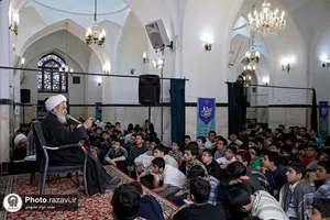 حضور حجت&zwnj;الاسلام پناهیان در جمع معتکفین نوجوان