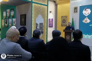 اهدای نشان طلای علمی رضا شریفیان به موزه آستان قدس رضوی