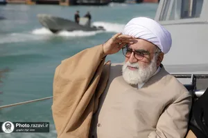 بازدید تولیت آستان قدس رضوی از دستاوردهای ارتش جمهوری اسلامی ایران در دریای بوشهر