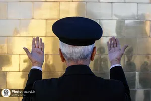 آیین تعویض پرچم حرم امام رضا علیه&zwnj;السلام همزمان با سوم ربیع الاول