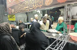 اطعام ۲۵۰۰ زائر در دهمین شب برپایی موکب امام رضا (ع) ساوه
