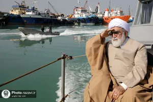 بازدید تولیت آستان قدس رضوی از دستاوردهای ارتش جمهوری اسلامی ایران در دریای بوشهر