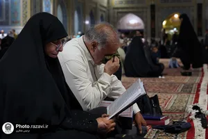 حال و هوای حرم مطهر رضوی در شب شهادت امام صادق علیه&zwnj;السلام