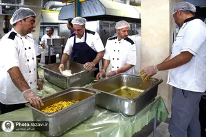 پخت و توزیع 8هزار پرس غذای متبرک حضرت در روز عید غدیر