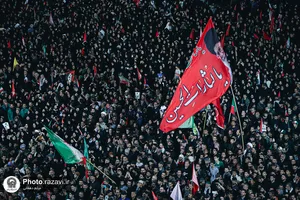 اقامه نماز بر پیکر مطهر رهبر شهید انقلاب در حرم مطهر رضوی
