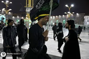 تشرف زائرین پیاده عراقی به حرم مطهر رضوی