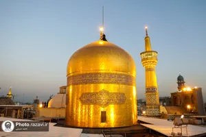 تعویض پرچم گنبد مطهر امام رضا(علیه&zwnj;السلام) به مناسبت آغاز ماه ربیع&zwnj;الاول