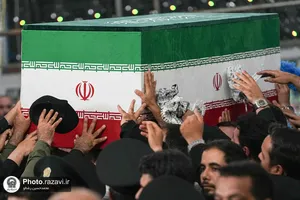 اقامه نماز بر پیکر مطهر رهبر شهید انقلاب در حرم مطهر رضوی-۱