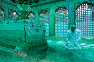 آیین غبارروبی ضریح مطهر رضوی