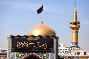 تغییر ردای صحن و سرای رضوی در سوگ مادر