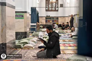 آغاز آیین معنوی اعتکاف در حرم مطهر رضوی