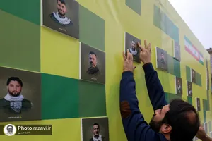 حضور شرکت کنندگان رویداد هنری &laquo;پرچم بر زمین نمی&zwnj;افتد&raquo; در صحن قدس