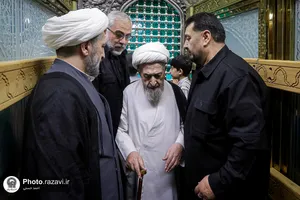 تشرف آیت&zwnj;الله جعفر سبحانی به حرم مطهر رضوی